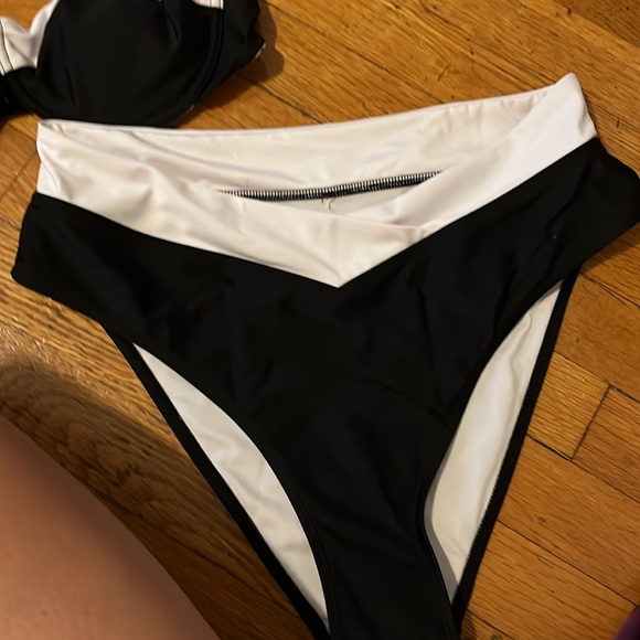 Cupshe x JoJo Colorblock Underwire Bikini - Picture 3 of 3